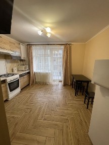 Оренда 2 кім. +з вітальнею, центр, 350$