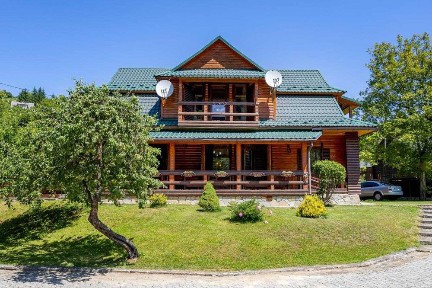 Продаж бази відпочинку /будинок/ у Яремче Івано-Франківська обл