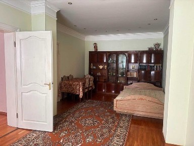 Оренда півбудинку