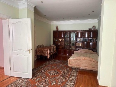 Оренда півбудинку