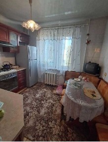 Продаю трьохкімнатну квартиру в центрі міста