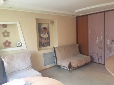 Здам 1 кімнатну квартиу. Дарницька площа. Вул. Будівельників 4.