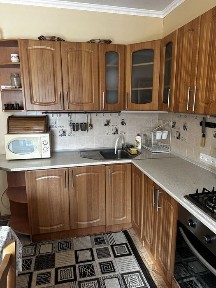 Квартира 4 - ьох кімнатна з власним входом.