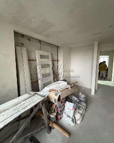 Продаж 1-кім. 50м2 Михайла Максимовича 32-Б, з розпочатим ремонтом