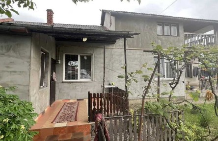 Домоволодіння з 2 будинків на одній великій ділянці