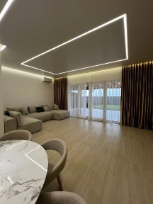 Продаж неймовірного Танхаусу