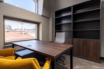 Оренда офісу з ремонтом, центр, бомбосховище, паркінг без відключень