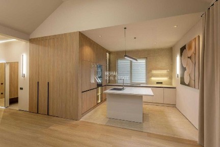 Продаж будинку з ремонтом Київ 120 м2 6 сот 10 хв від м. Берестейська