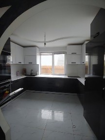 Новий будинок неподалік від центру