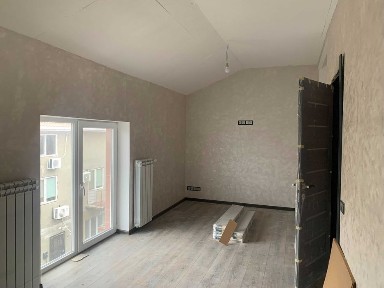 Котедж 3 пов. гарне місце розташування, близько до міста, 80% ремонт