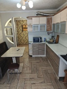 Сдам3 х комнатную кв в центре, рынок Цветочный