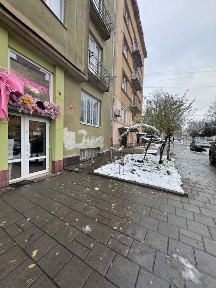 Продаж фасадного комерційного приміщенні в центрі міста