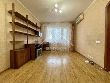 Продаж 2к квартири з видом на парк Ювілейний ( вул Петра Дорошенка)