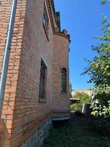 продам двоповерховий будинок