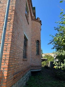 продам двоповерховий будинок