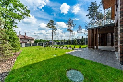 Без комісії) с. Віта-Поштова, з новим ремонтом 257 м2, 10 соток)