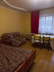 Здам довгостроково 2-кімнатну частину будинку на Крошні