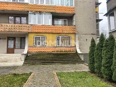 Продається квартира в м. Хуст, можливе переоформлення під комерцію