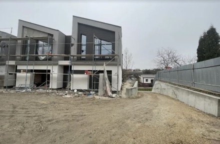 Продаж 2 поверхового таунхауса з ділянкою на 2.5 сотки, 130 кв. м