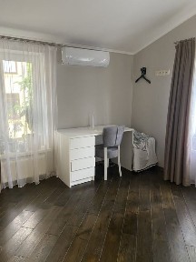 Продаж квартири котеджного типу на вул. Стороженка