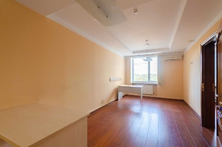 Блок з ремонтом. 234 м. кв. Звіринецька (Дружби Народів). 1500 у. о.