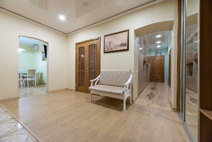 Київ, Дарницький, вулиця Княжий Затон 4