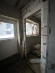 Комерція біля метро Вирлиця