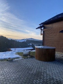 Відпочинок в Карпатах. Яблуниця. Краєвид на гори. В Обіймах Карпат