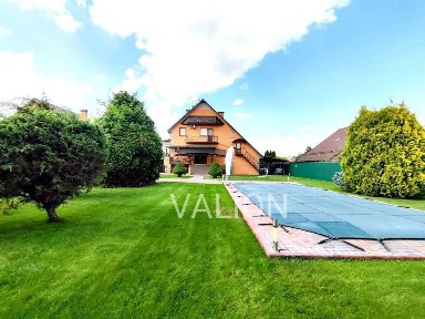 ШИКАРНИЙ, Укомплектований Будинок 280 кв. м з БАСЕЙНОМ та Сауною 12сот