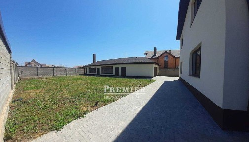 Продам новий капітальний будинок в Лісках