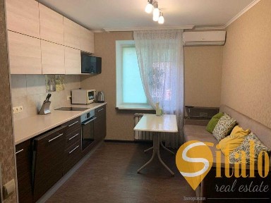 Продаж квартири по вул. Чумаченко Комунарський р-н (020)