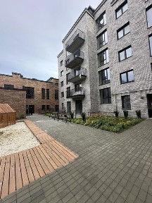 Квартира з власним патіо