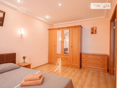 Здам подобово 2к квартиру на вул. Новогоспітальна 5 • ID 33622678