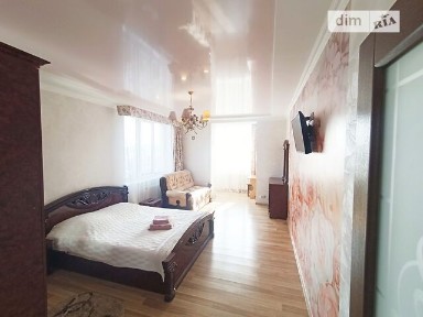 Здам подобово 1к квартиру на вул. Степана Бандери 35 • ID 32773390