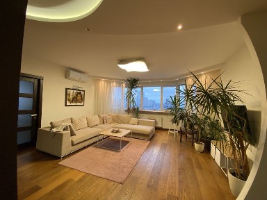 Київ, Дарницький, вулиця Олександра Мишуги 12