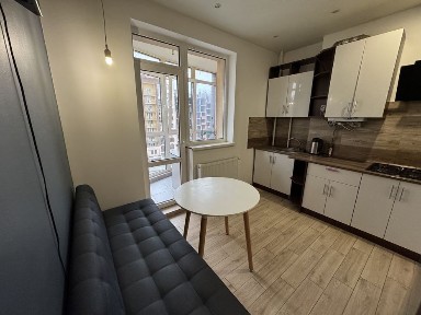 Газ! Засклений балкон! Податки - 2% вул. Київська