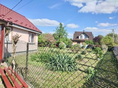 Продаж будинку в житловом стані поруч з містом