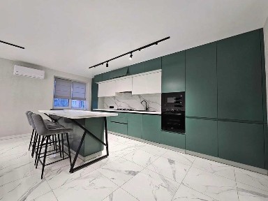 Двокімнатна з кухнею-студією біля стометрівки