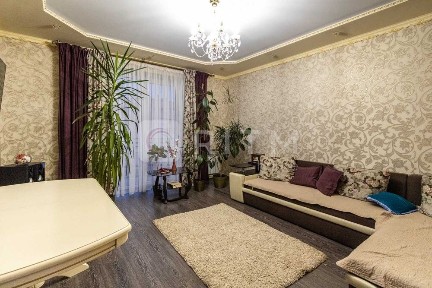 Стильна 3-кімнатна квартира в центрі міста - готова до проживання!