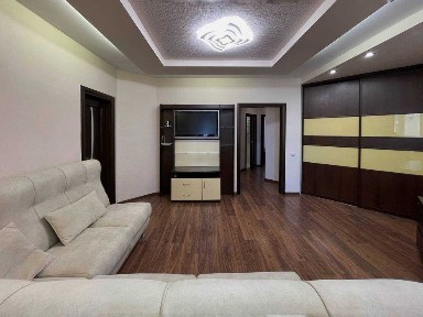 оренда 2-кімн. квартири з вітальнею, кухнею-студіо та лоджією