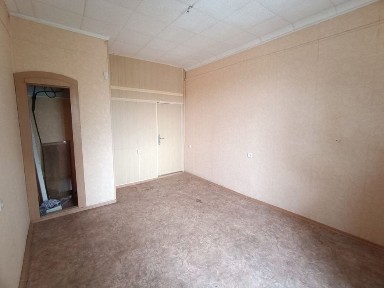 Продаж комерційного кабінету 14 кв. м., вул. Якіра 5