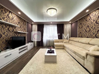 Продається світла 3-к. квартира на проспекті Відродження