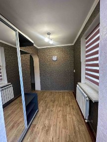 Частина будинку з окремим входом у Биківні метро Лісова