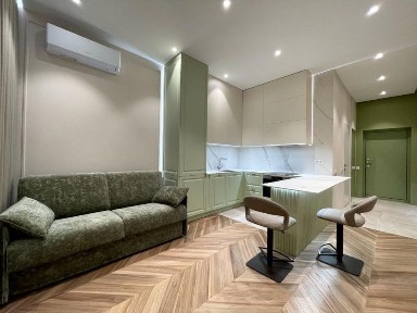 Новопечерські липки, вул. А. Верхогляда 15 б