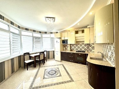 Простора комфортна квартира в ЖК Річ Таун