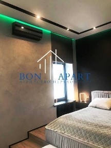 Киев, Пирогова ул., 1/35