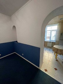 Сдам огромную двухкомнатную квартиру (+большой гараж) возле м. Х. Гора!