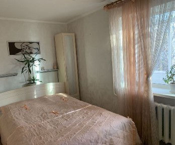 Продаж трикімнатної квартири з технікою та меблями на ЮТЗ