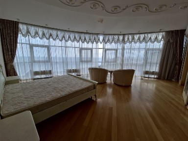 Довгострокова оренда Приморський р-н <a href='/newbuilding/1218/view/zk-lanzeron'>Ланжерон</a> з терасою та видом море