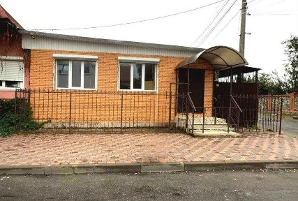 Продаж комерційної будівлі з ділянкою. Вишневе.